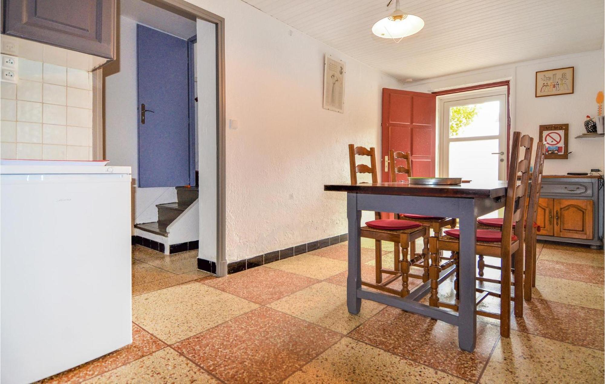 Lovely Home In Arles With Kitchen Exterior photo