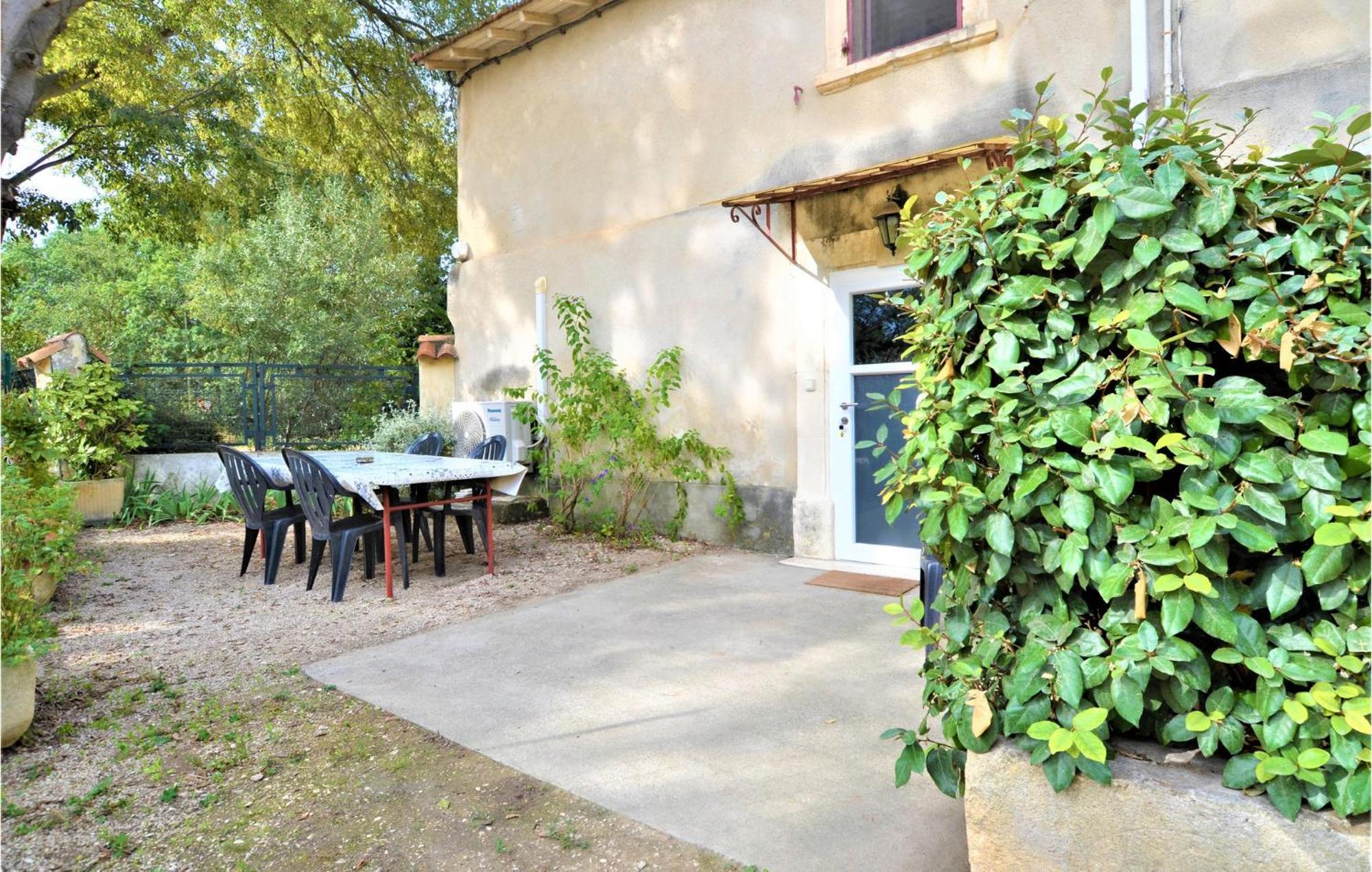 Lovely Home In Arles With Kitchen Exterior photo